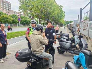 社警联动重拳整治 筑牢将围社区交通安全防线