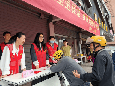 法律宣传进社区,为城市守护者披上“法治护甲”